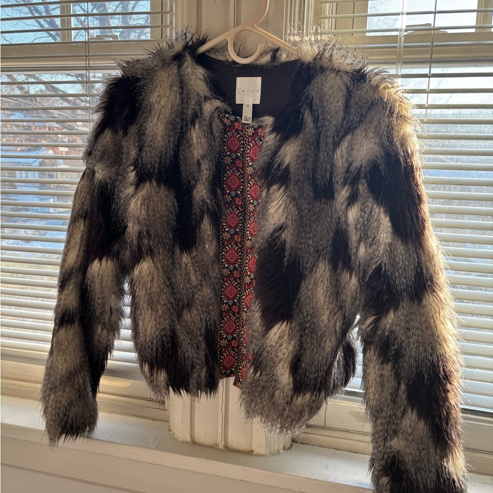 Leith Faux Fur Teddy Jacket - Black and Cream